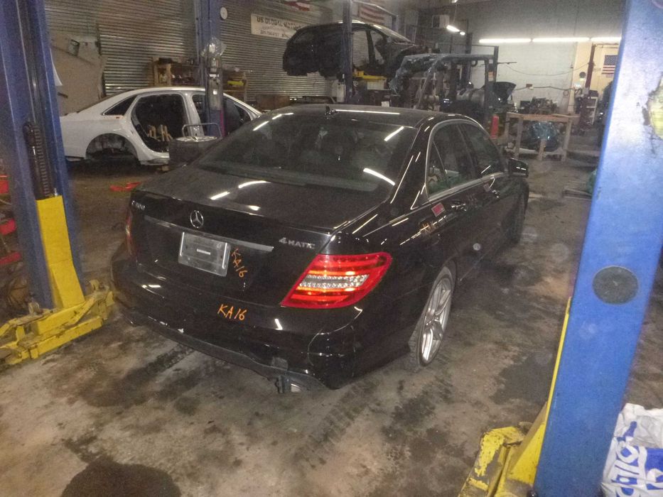 Разборка Мерседес 204 ШРОТ USA. Запчасти Mercedes w204 США