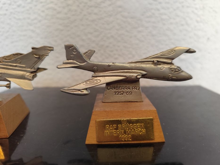 Dwa metalowe modele samolotów vintage retro prl