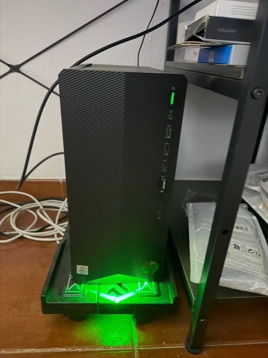 Desktop HP 16 GB ram e 6GB placa gráfica com monitor de 27"