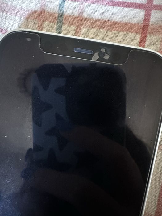 iPhone 12 (traseira partida, mas completamente funcional)