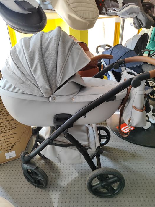 Коляски б.у. в отличном состоянии.Суворовский р-н.