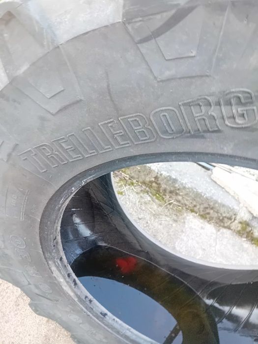 Pneu agricola radial 9 com algum piso