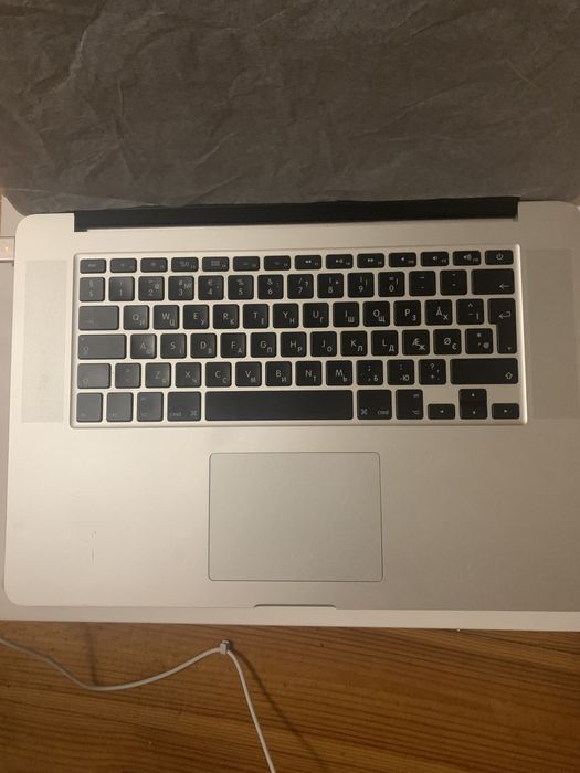 Продам Macbook pro 15 , 8/256гб