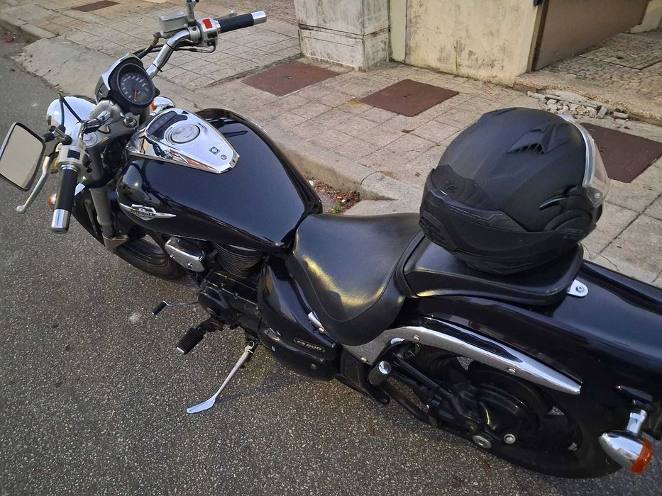 Suzuki Intruder 800