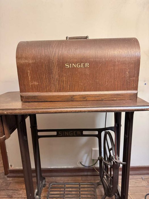 Máquina de Costura Singer Modelo 15K (1933) com Móvel Original