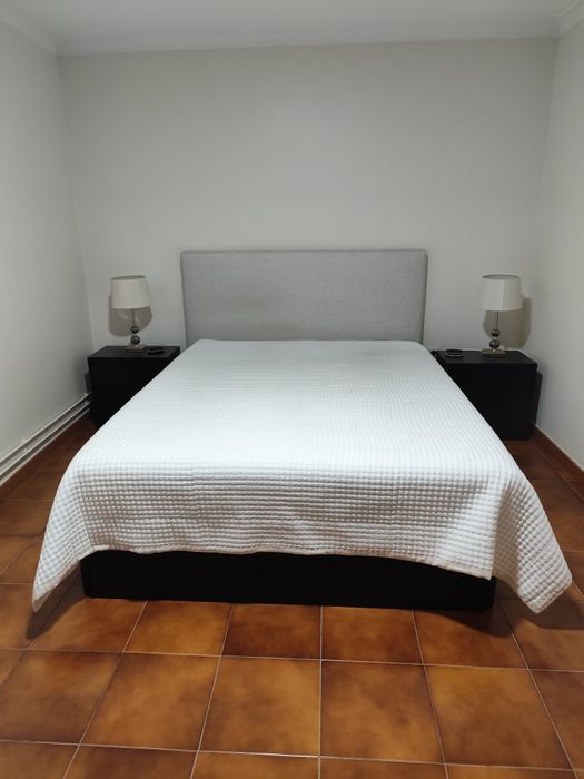 Cama de casal com pouco uso