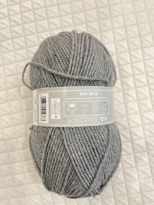 Lã de tricô cinzenta