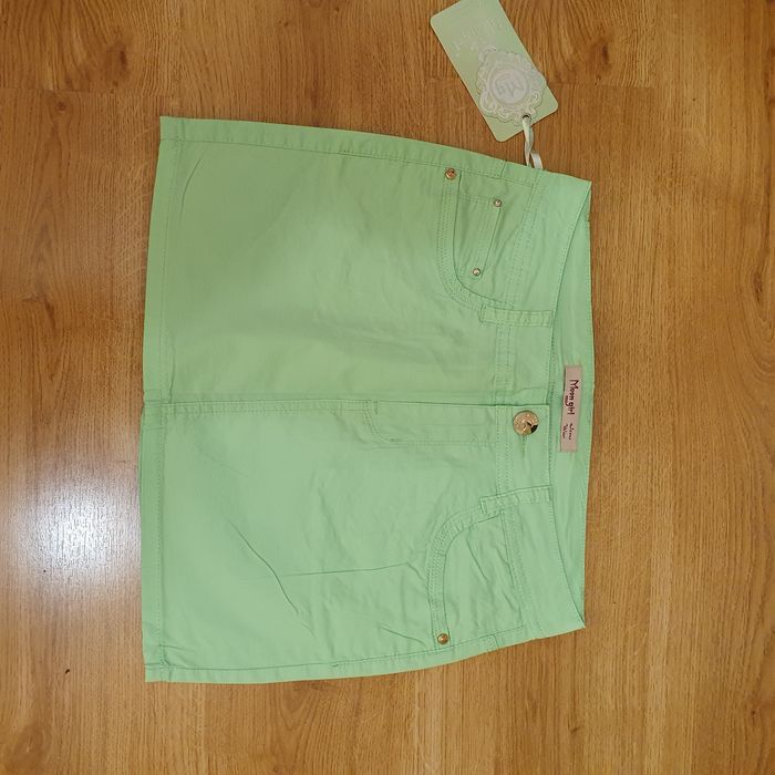 Продам нову спідницю для дівчинки є у розмірах 26,27,30,31