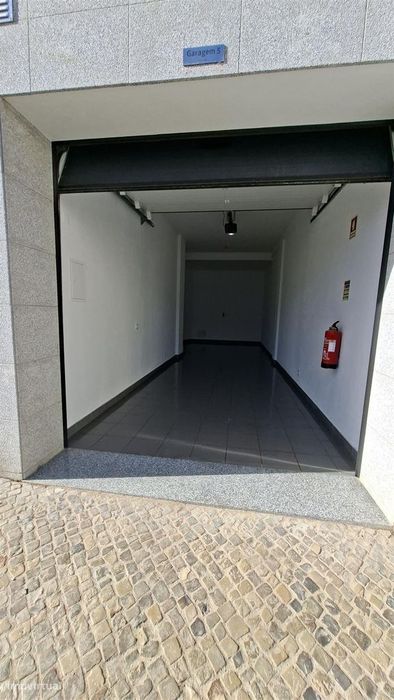 Apartamento T3 com varanda e garagem em Faro
