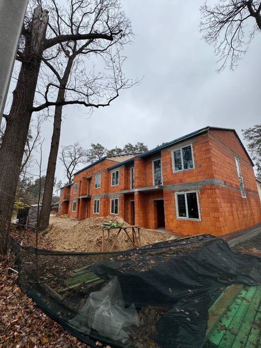 Доступні сучасні тауни біля озера. Газ є