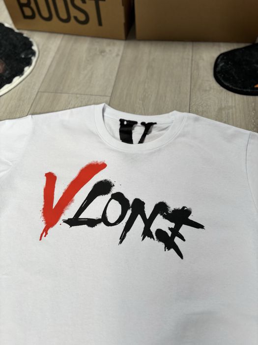 Biala koszulka z nadrukiem VLONE