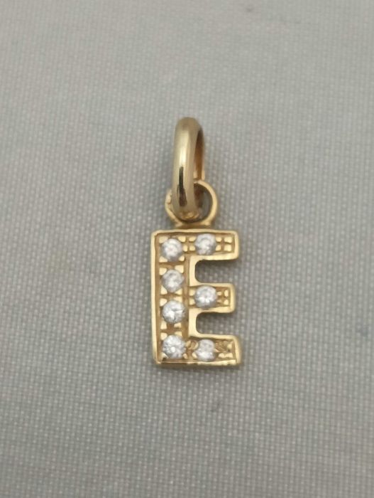 Złota literka E 0,80 g