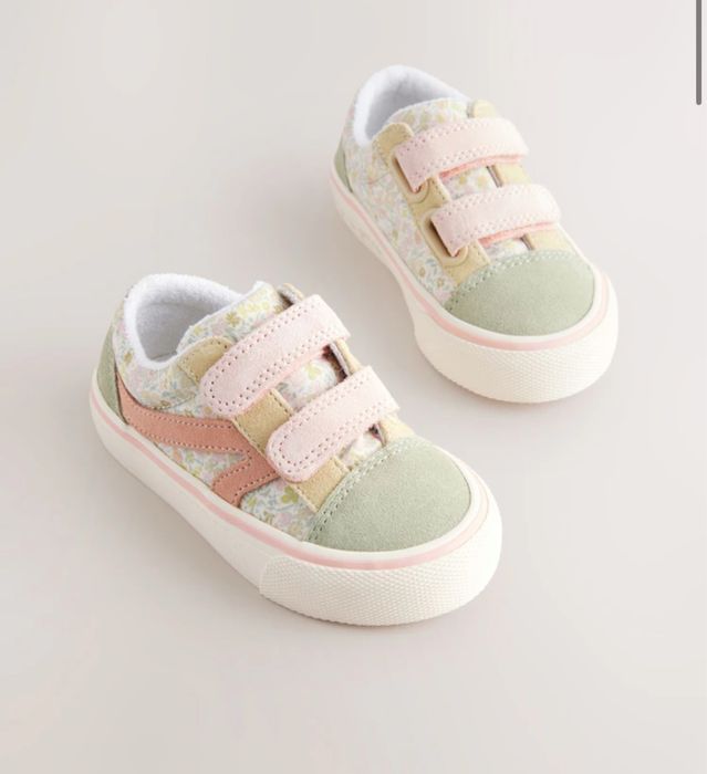 Кросівки на дівчинку 19 розмір