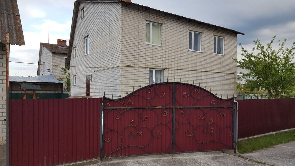 Продам двухповерховий котедж