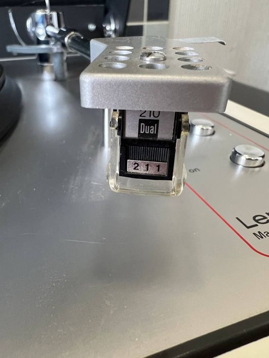 Lenco L85 Вініловий програвач