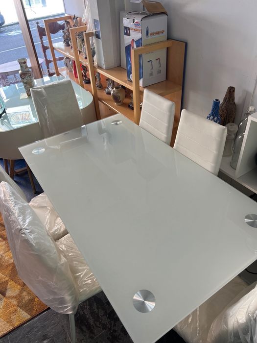 Mesa branca + 6 cadeiras novo