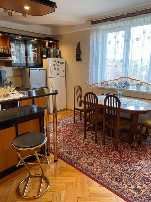 Продається 2-х поверховий, цегляний будинок, готовий до проживання.