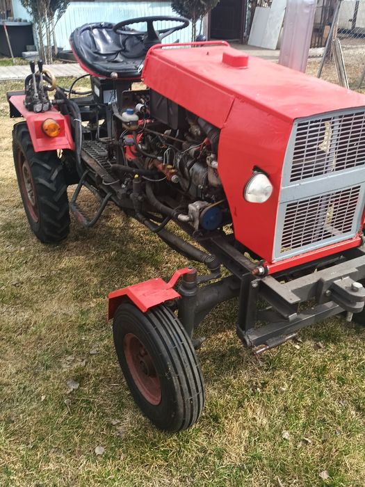 Traktorek ogrodniczy