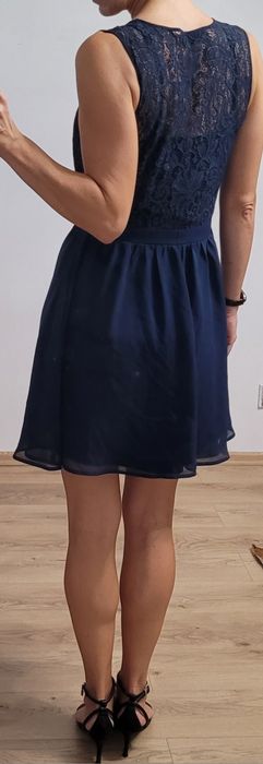 Elegancka granatowa sukienka z koronką rozmiar M, stan bardzo dobry, r