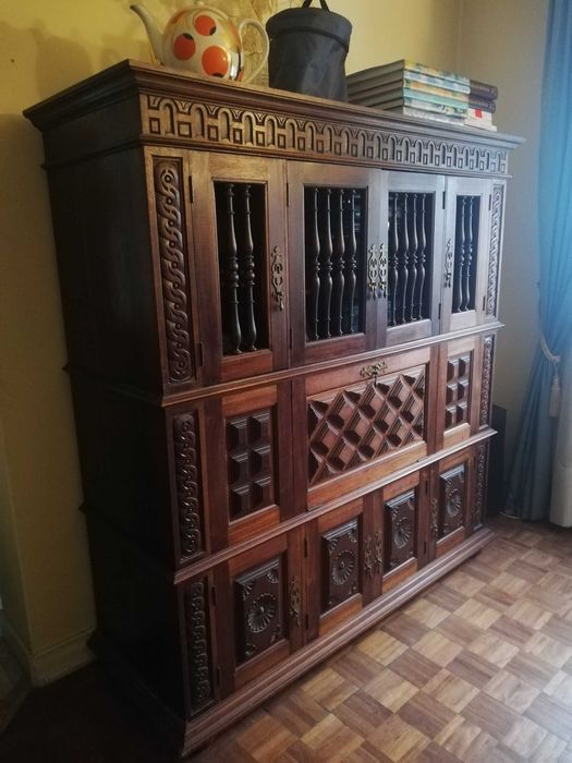 Armário esculpido madeira maciça estilo séc XVII