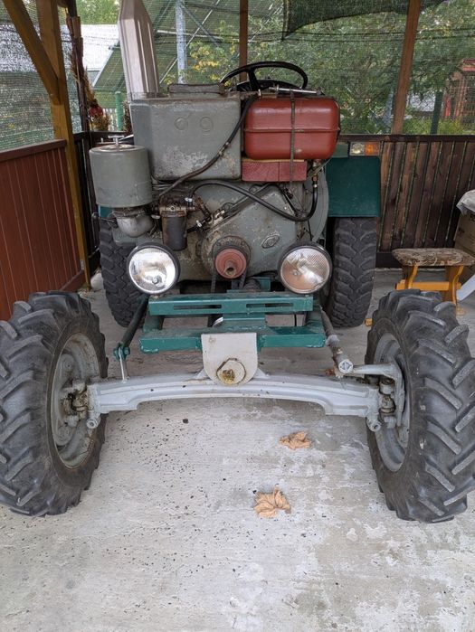 Ciągnik SAM s12 odpala na korbę