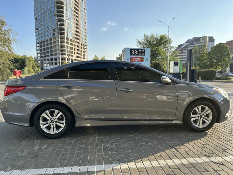 Hyundai Sonata 2014 року.