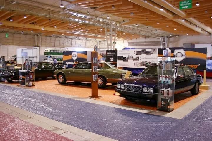 Plataforma giratória para exposição