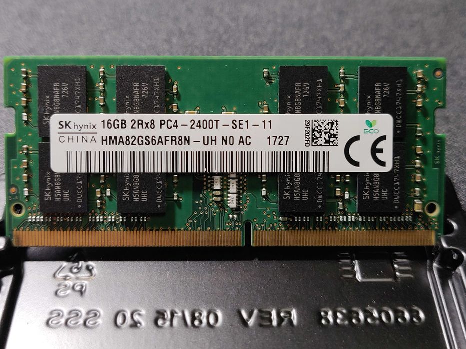 SK hynix 16 GB SO-DIMM DDR4 2400 MHz  (HMA82GS6DJR8N-UH)