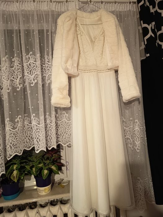 Suknia ślubna skromna