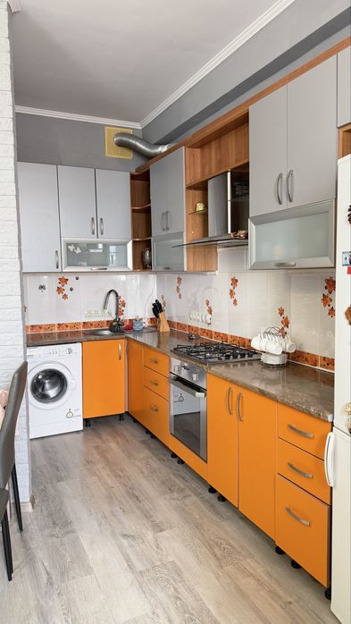 Продам 1 кім з ремонтом і меблями