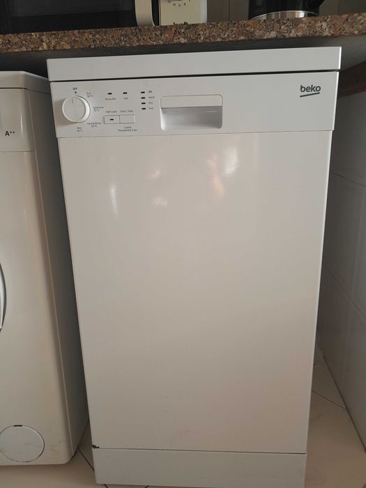 Máquina de lavar louça marca Beko.