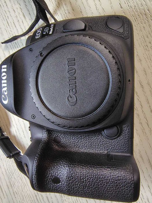 Canon 5D Mark IV + 2 об’єктиви + аксесуари (повний комплект)