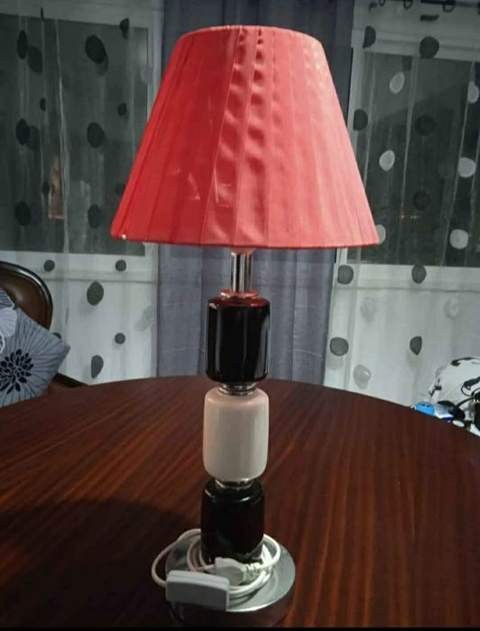 Candeeiro de Mesa em Ceramica
Oferta de Abajur vermelho
Comprado na Lo