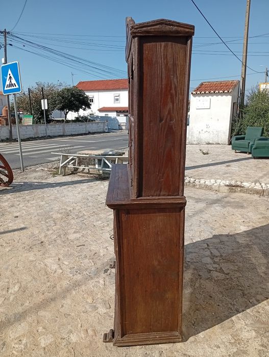 Móvel rústico em madeira