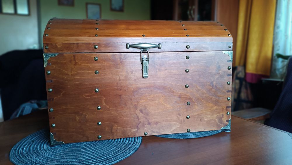 Skrzynia drewniana zdobiona