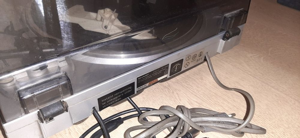 Gira discos Sharp RP-200 para peças  com tampa