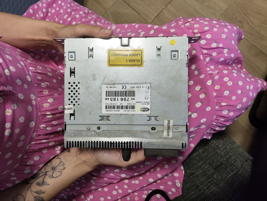 Vendo sistema original de rádio/GPS/navegação para Citroën C4 II/B7 1.6 HDi 2012.