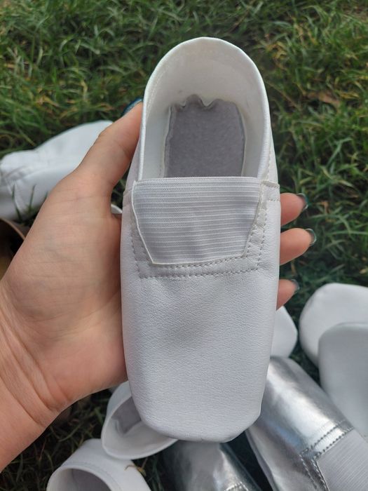 Білі чорні срібні чешки з 13см по 25см 16/16,5/17/17,5/18/19см шкіра