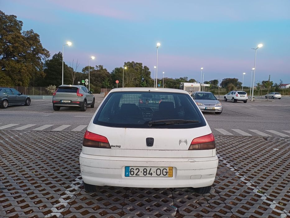 Pegeut 306  em bom estado