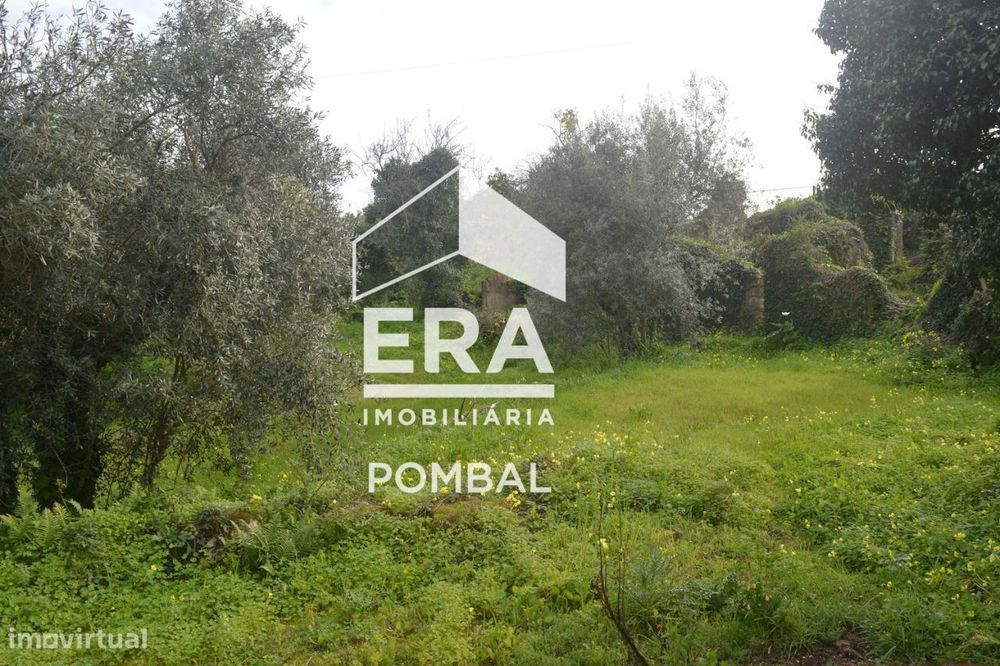 Moradia para reconstrução em pedra com cerca de 1400m2 — Redinha, Leiria