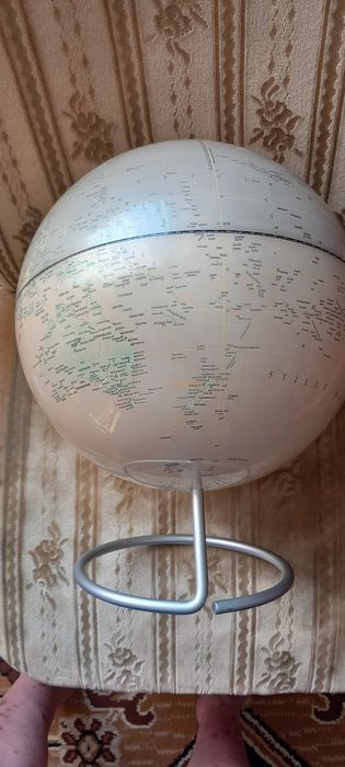 Profesjonalny piękny globus geograficzny.