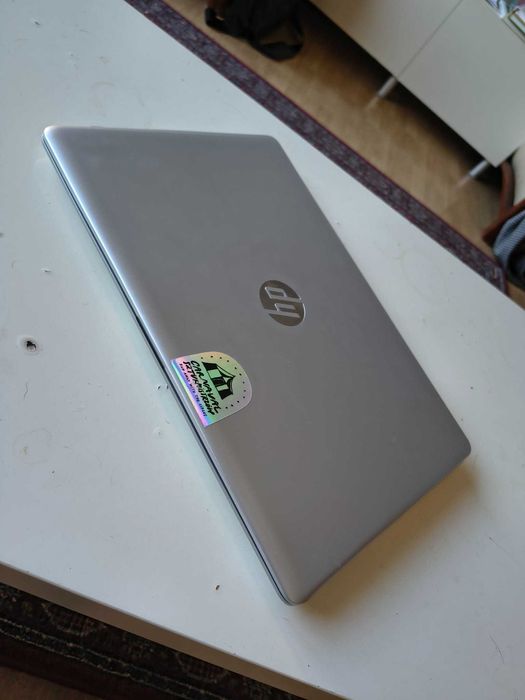LAPTOP PAVILION HP, procesor 8 rdzeni, 17 cali ekran, 8 gb ramu, ssd