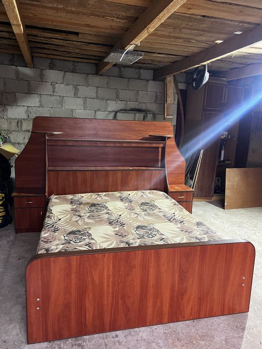 Продам двоспальне ліжко