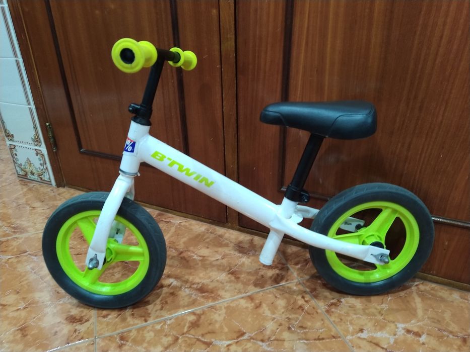 Bicicleta para criança versículo trotinete carro casa quarto apartamento vivenda escritório gabinete cozinha.