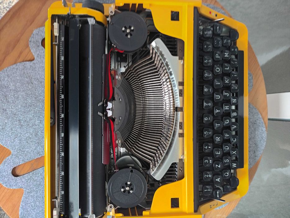 Máquina de escrever Brother Deluxe 800