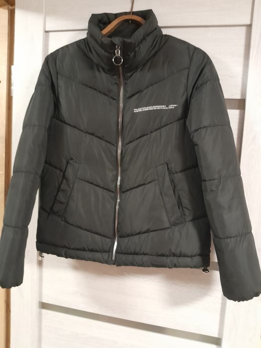 Чорна спортивна куртка