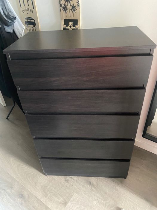 Cómoda com 5 gavetas