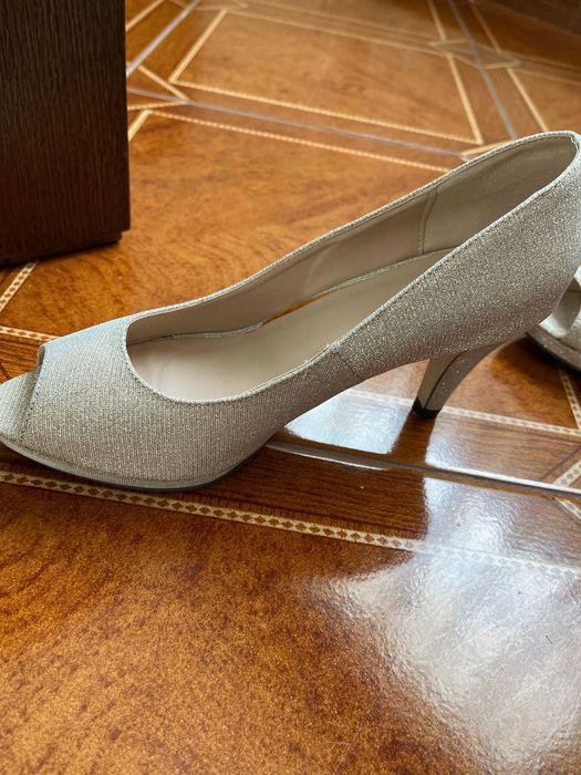 Sapatos de salto alto