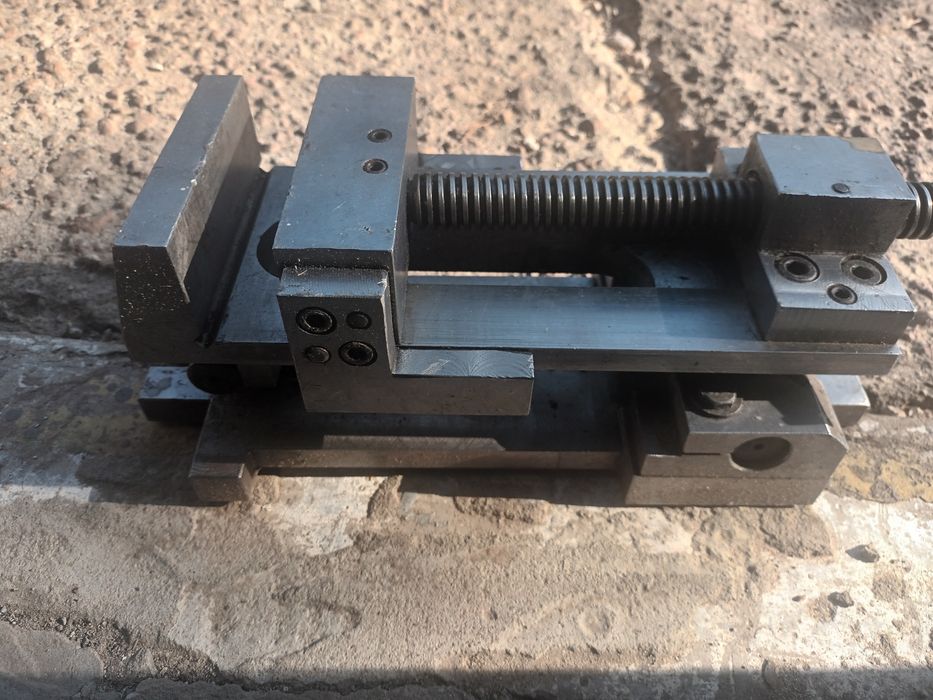 Продам тиски фрезерные