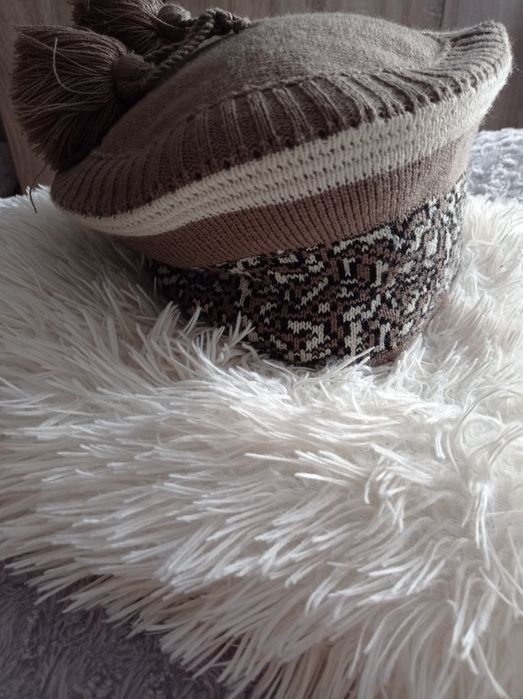 Dzianinowy beret damski